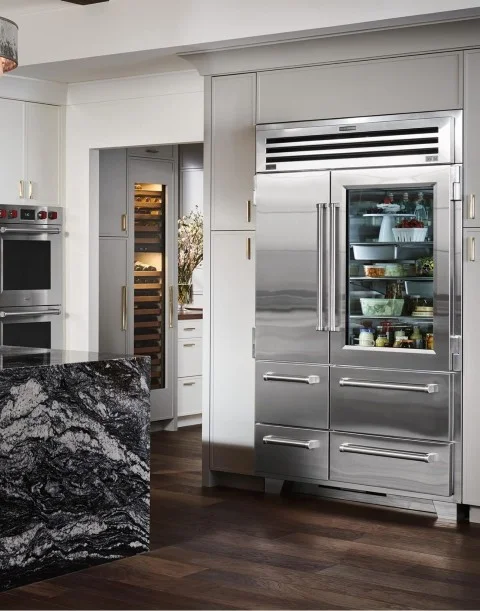 Frigidaire refrigerator repair technician